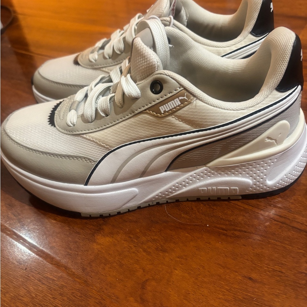 NEW Women’s PUMA sneakers R78 DISRUPT LT 'DESERT DUST Size 8